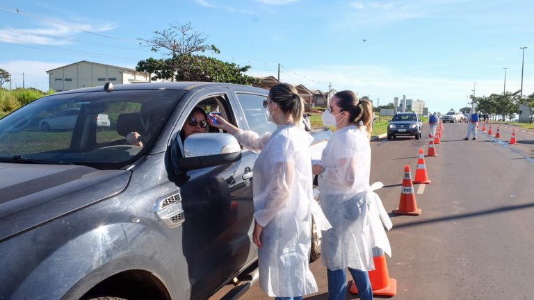 No 1º dia de operação, barreiras sanitárias abordaram 5,8 mil pessoas e identificaram sete casos suspeitos