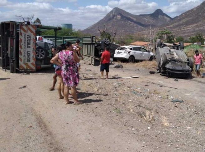 Prefeita médica abandona posse para socorrer feridos vítimas de acidente em Itapajé (CE)