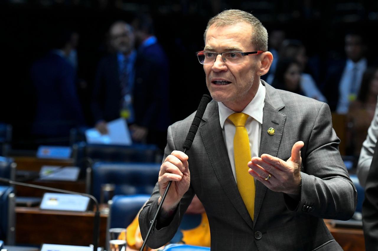 Senado aprova emenda de Fabiano Contarato que garante vacina gratuita e universal contra Covid-19