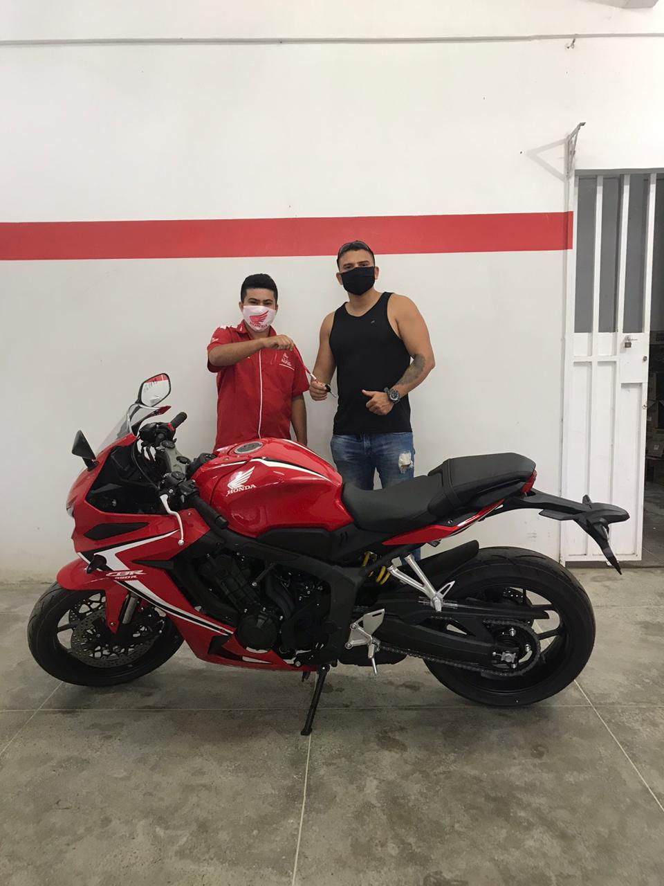 Quer comprar uma moto? Veja como realizar o seu sonho com um especialista