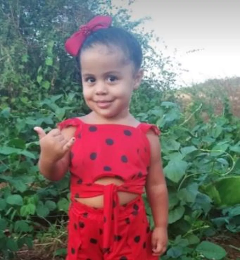 Menina de dois anos morre em capotagem de caro no interior do Ceará; mãe e irmão ficam feridos