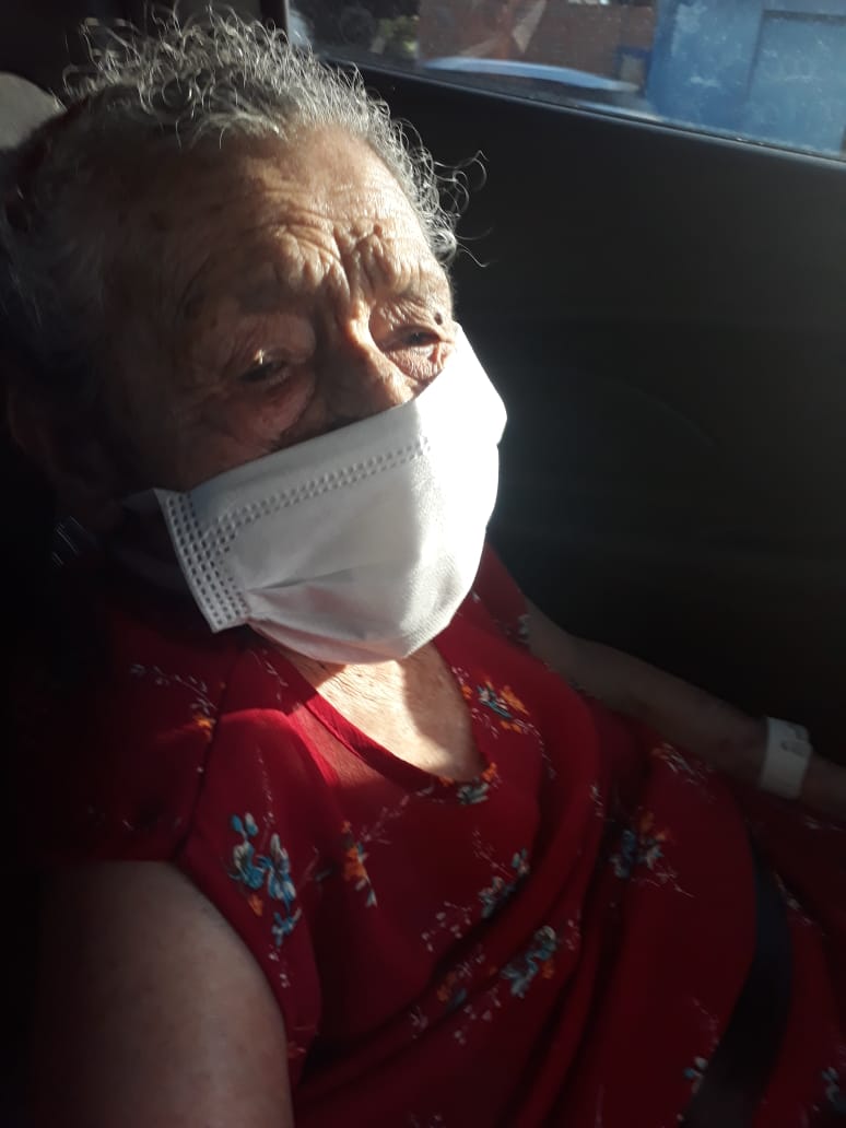 Moradora do Pecém, idosa de 94 anos vence a covid-19, após dias internada