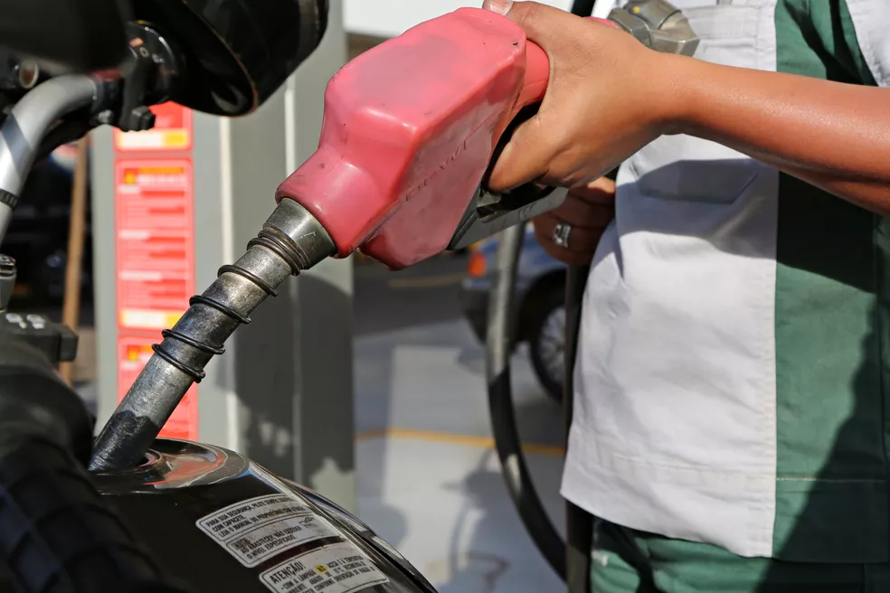 Puxado por gasolina, IPCA avança em fevereiro para 0,86%, maior nível desde 2016