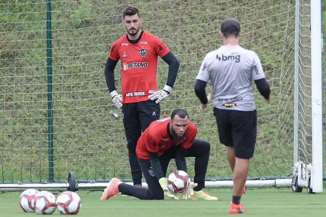 No Galo, Rafael tem menor média de gols que Everson e abre briga pela posição