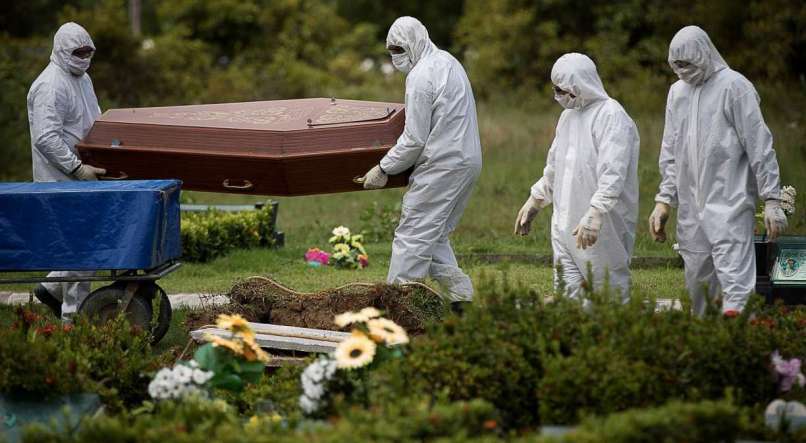 Brasil pode ter 4.000 mortes diárias por Covid no fim de abril, dizem cientistas