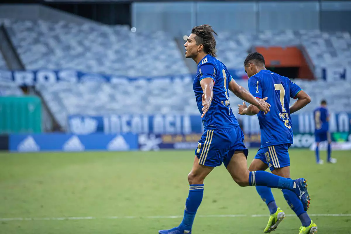 Marcelo Moreno busca primeiro gol pelo Cruzeiro em clássicos contra o América