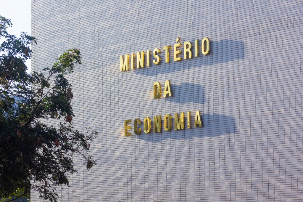 Governo indica bloqueio de até R$ 17,5 bi em despesas de ministérios para cumprir teto