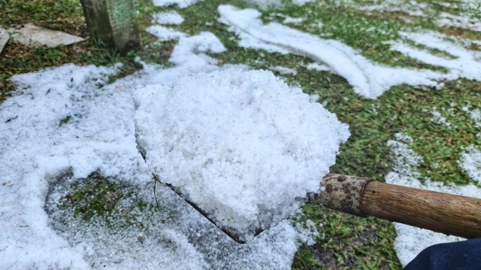 Intensa chuva de granizo atinge diversos pontos de SC na tarde de ontem (03)