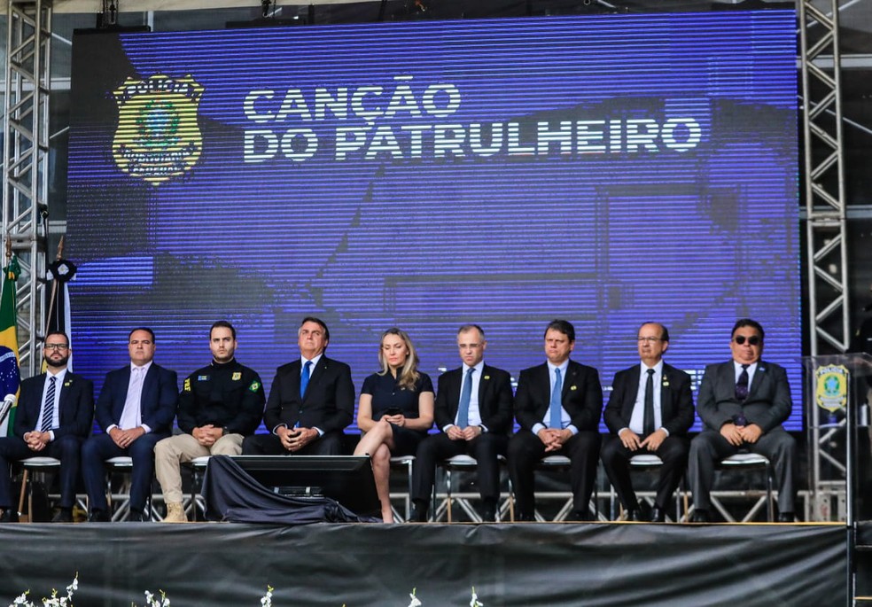 Bolsonaro participa de formatura da PRF em Santa Catarina