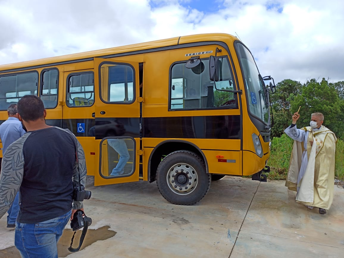 Novo ônibus escolar  de Mafra apresentado à comunidade