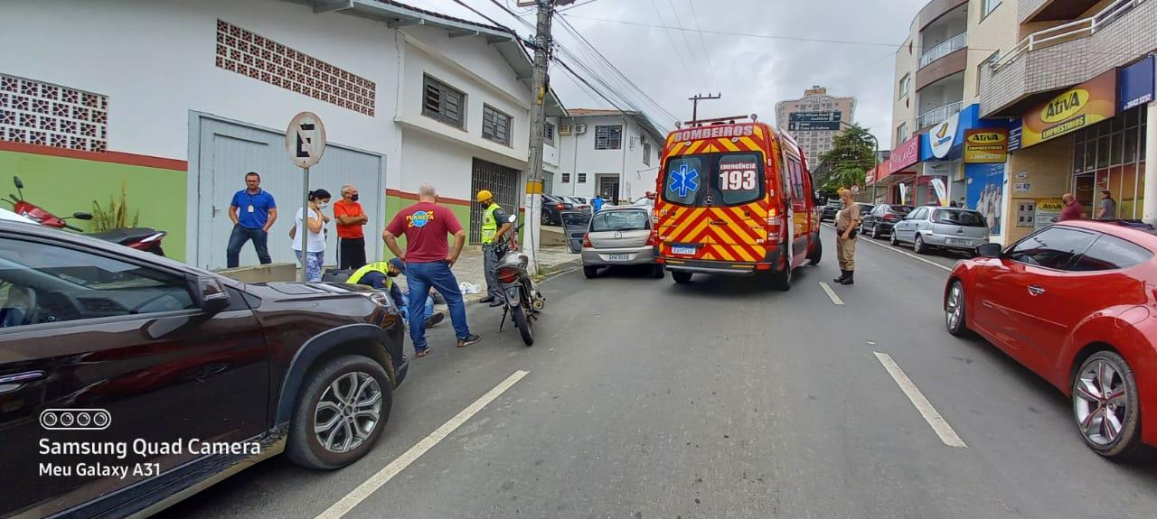 Acidente carro x moto