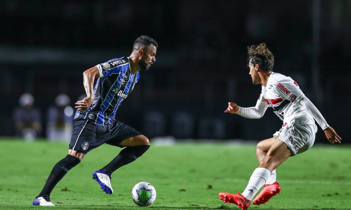 Grêmio e São Paulo duelam por vaga na decisão da Copa do Brasil