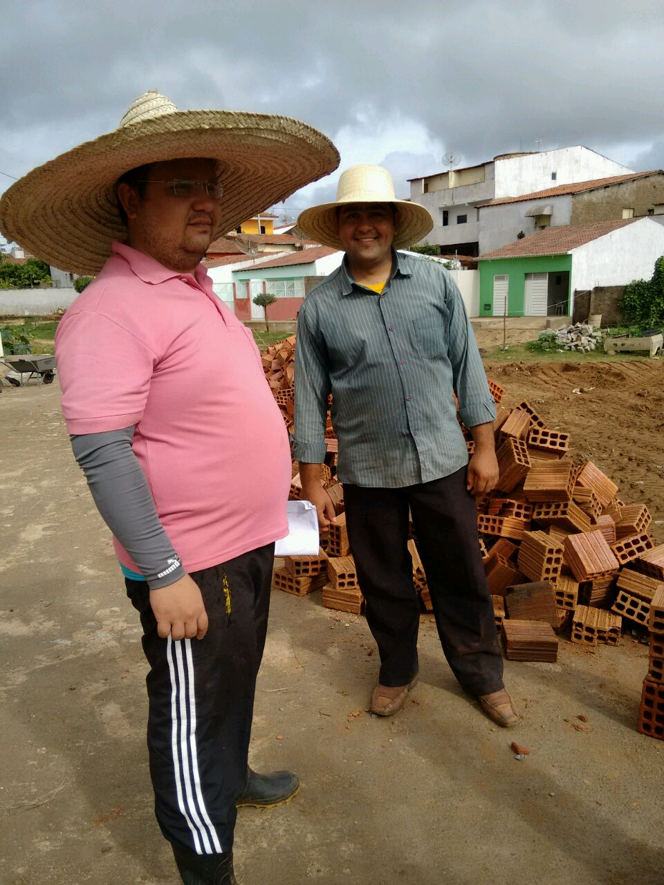 Construção da Igreja de Bonito de Santa Fé - PB