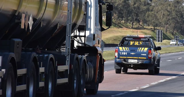 CNT e NTC não apoiam a paralização dos caminhoneiros e transportadoras afirmam que garantem abastecimento do país.