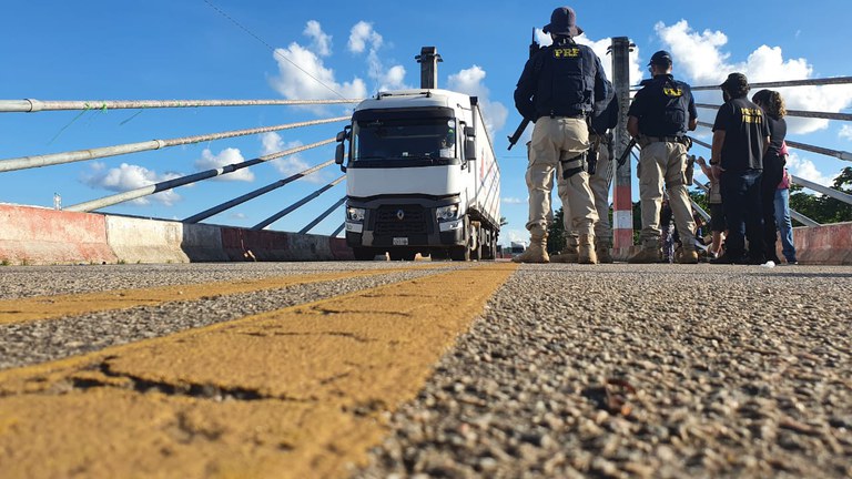 PRF participa de ação integrada que resultou na liberação da ponte que liga o Acre ao Peru