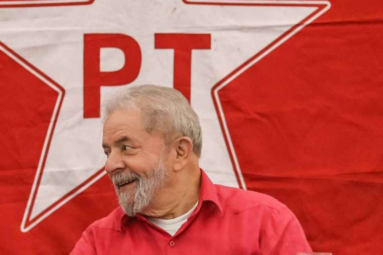 Lula tem condenações anuladas por Fachin e é liberado para disputar eleições