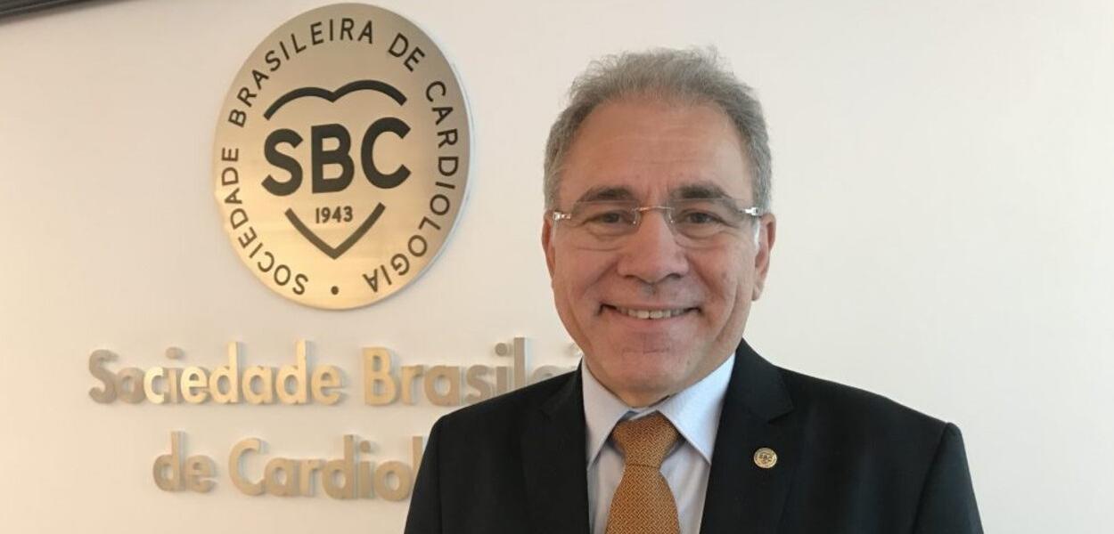 Cardiologista Marcelo Queiroga aceita convite de Bolsonaro e será novo ministro da Saúde